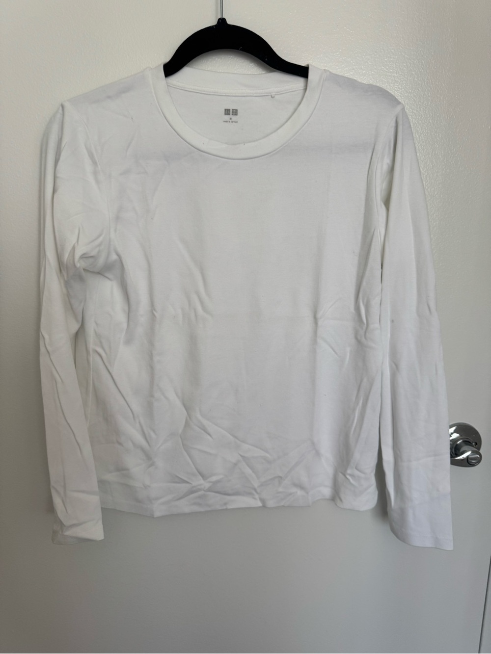 Uniqlo White Crewneck Long Sleeve Top